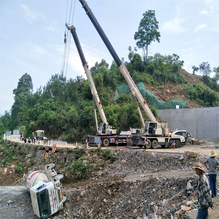 寿宁县汽车掉沟里叫吊车救援要多少钱